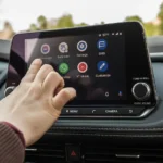 شرح نقل شريط مهام Android Auto إلى الجانب أو الأسفل؟