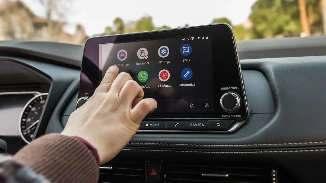 شرح نقل شريط مهام Android Auto إلى الجانب أو الأسفل؟